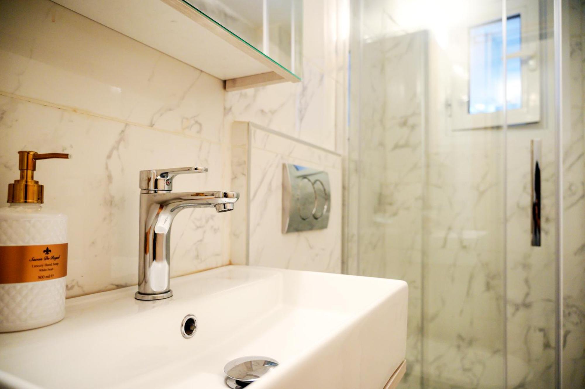 Modern Downtown Flat By Golden H&R Apartment Thessaloníki Ngoại thất bức ảnh